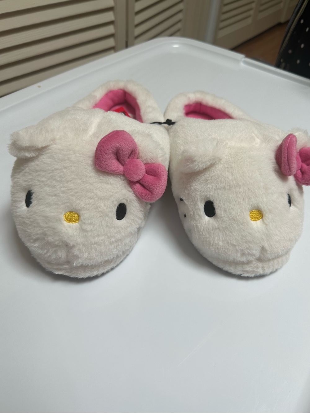 Hello Kitty Slippers NWT!